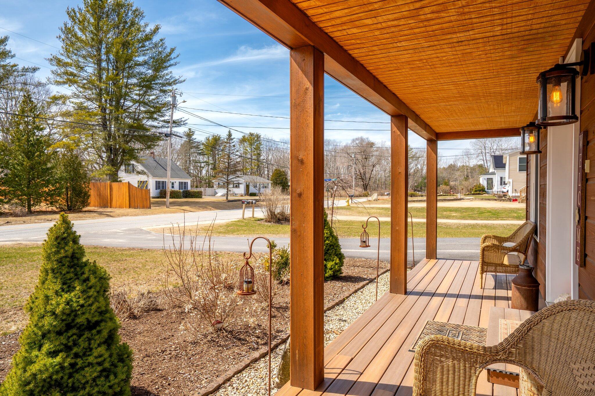 87 River Road Topsham ME 04086