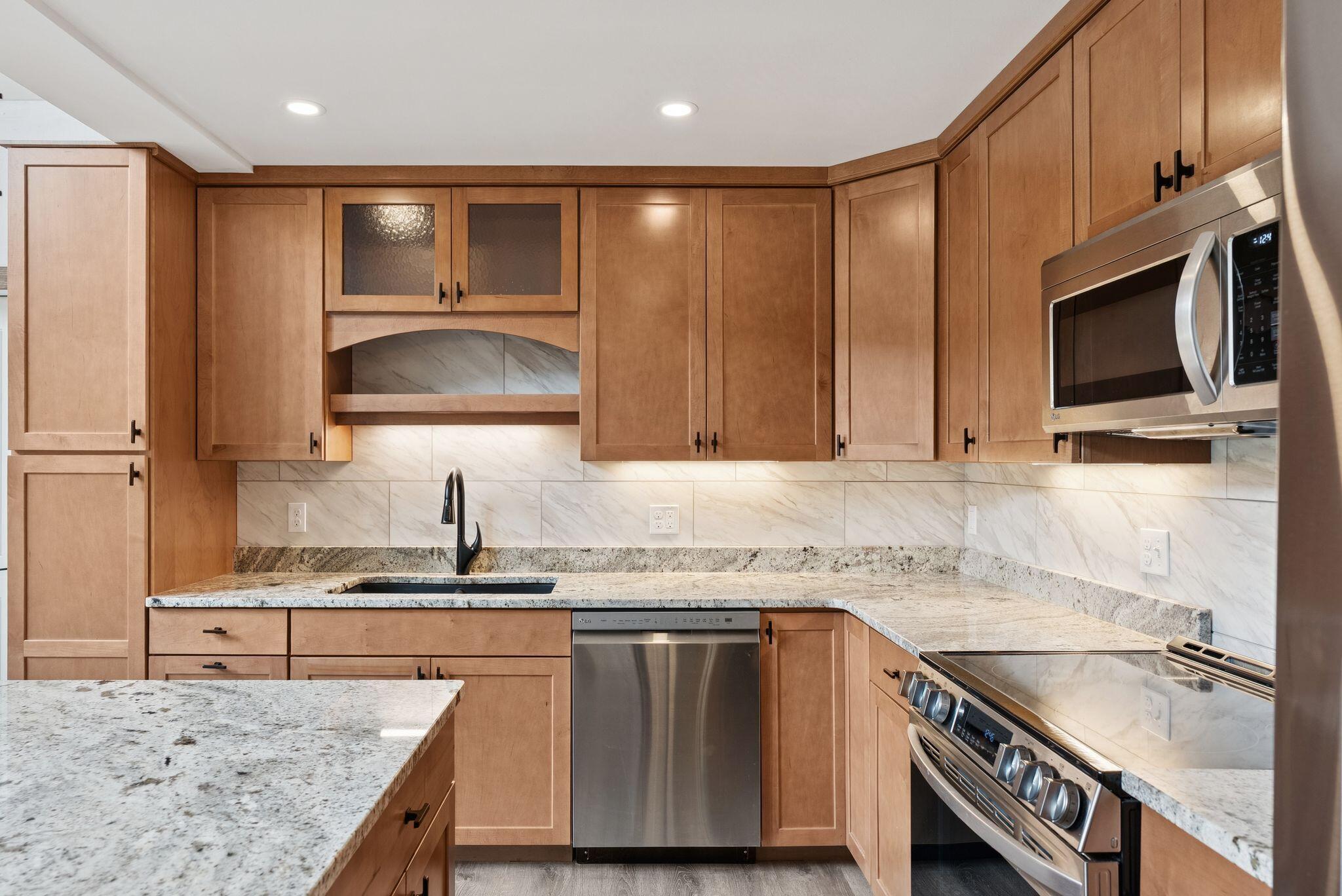 87 River Road Topsham ME 04086