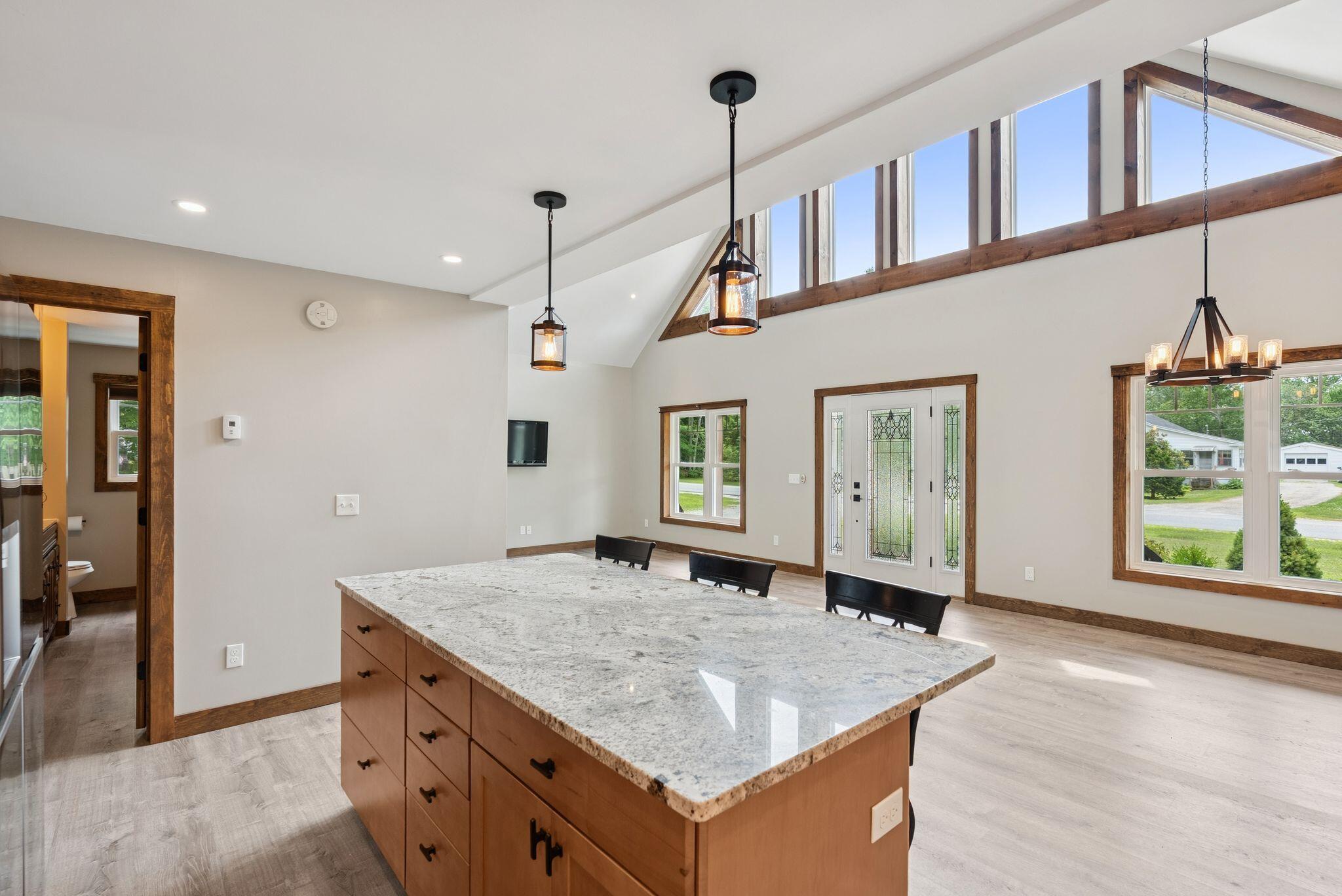 87 River Road Topsham ME 04086