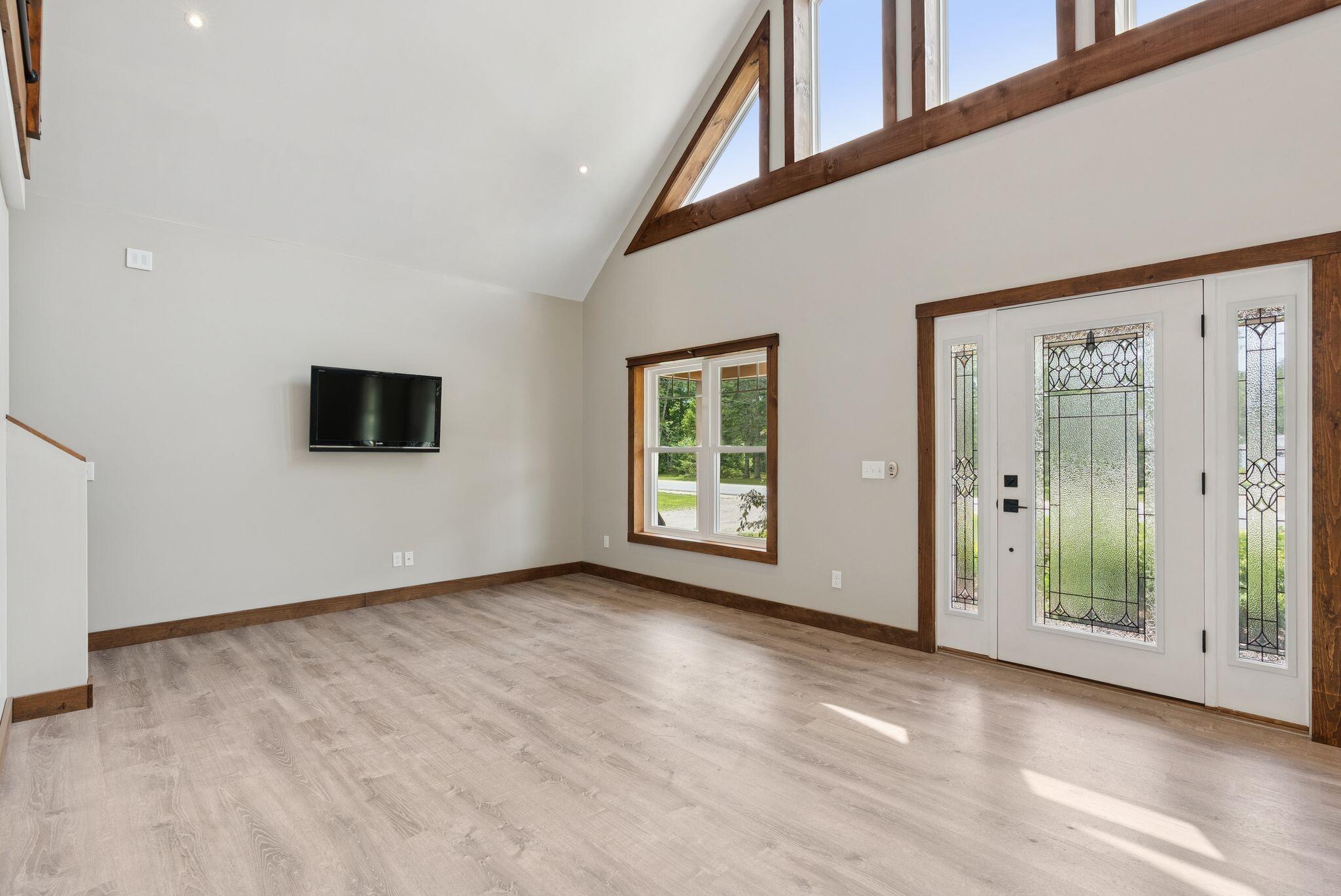 87 River Road Topsham ME 04086