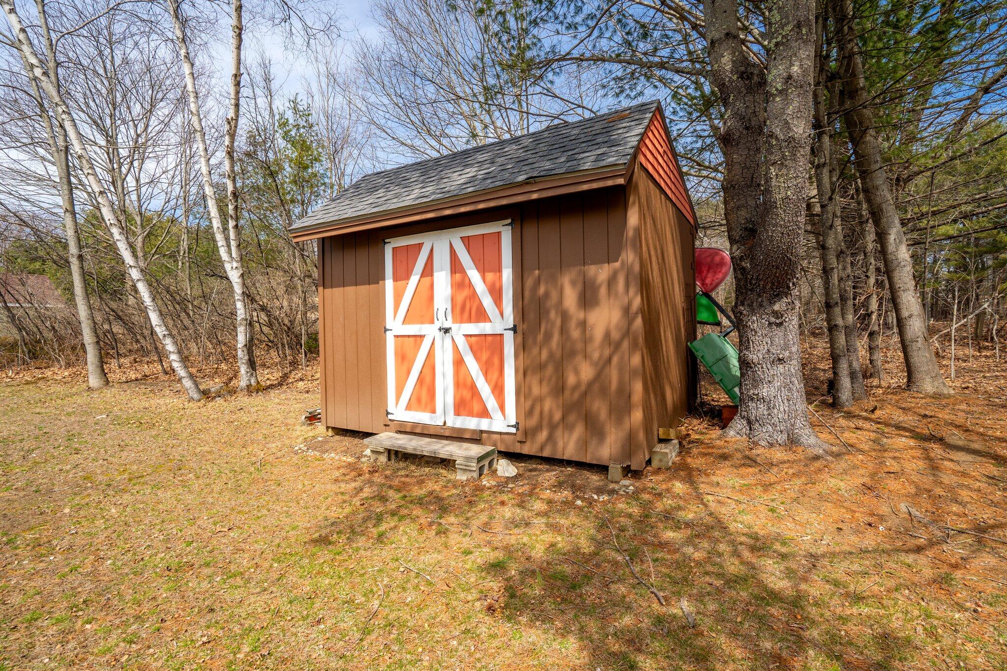 87 River Road Topsham ME 04086