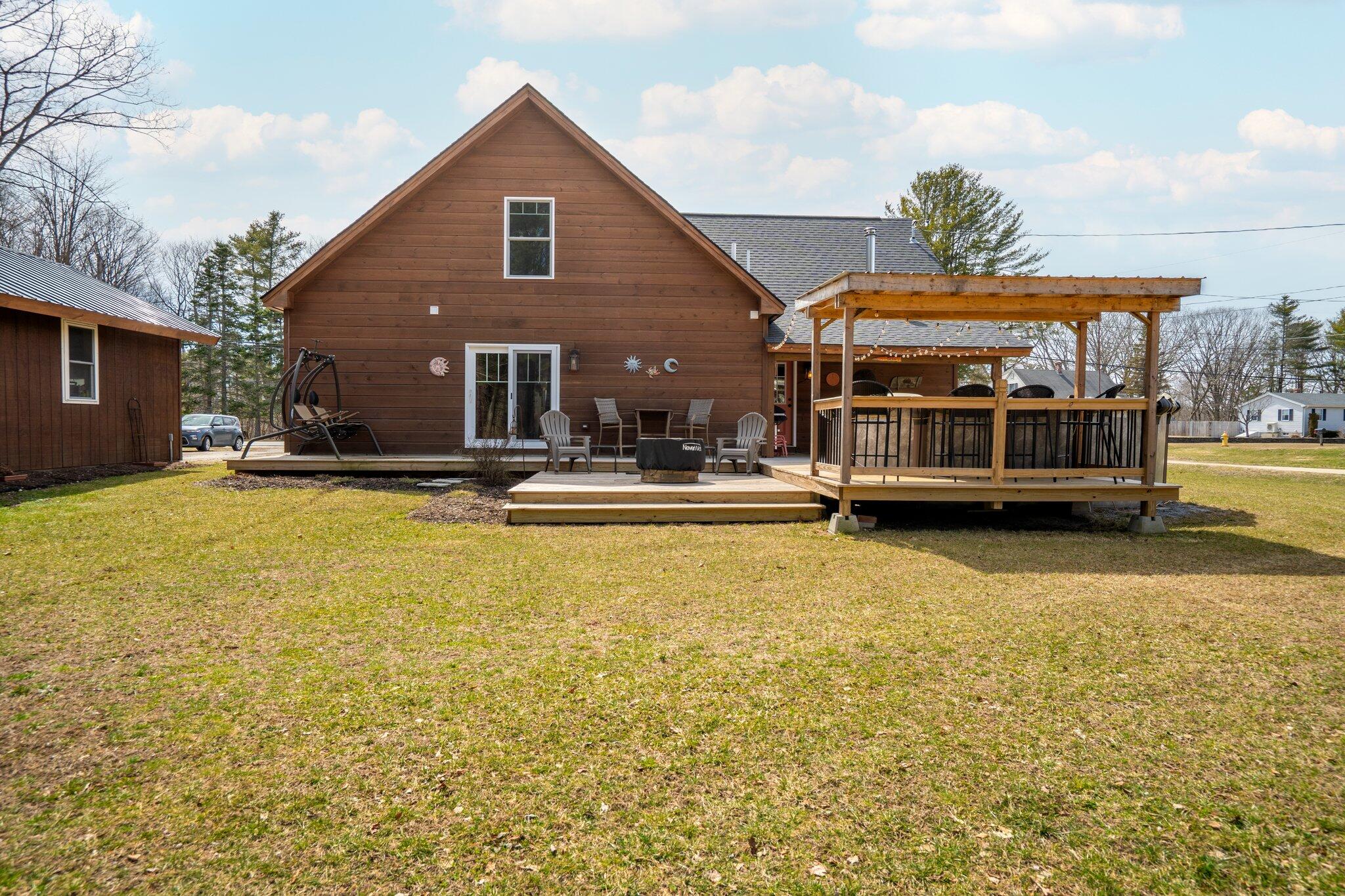 87 River Road Topsham ME 04086