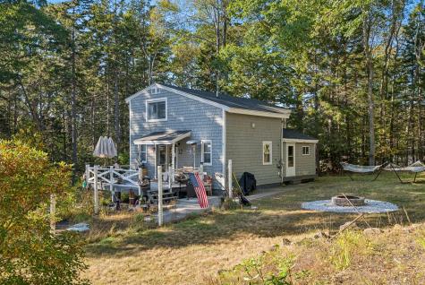 12 Harbor Heights Harpswell ME 04079