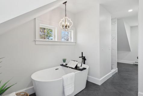 11 Cheverus Road Cape Elizabeth ME 04107