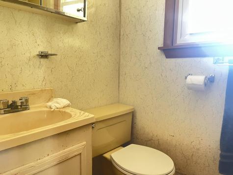 27 Vivian Street Auburn ME 04210