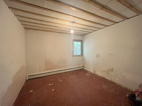27 Vivian Street Auburn ME 04210
