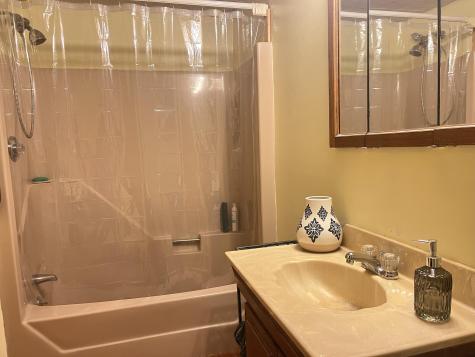 27 Vivian Street Auburn ME 04210