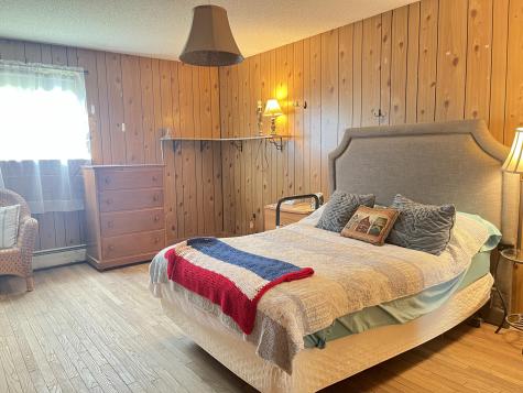 27 Vivian Street Auburn ME 04210