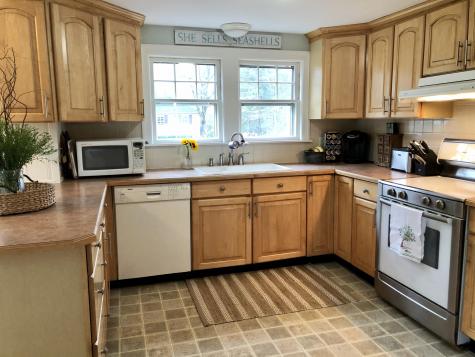 16 Allen Avenue Extension Falmouth ME 04105