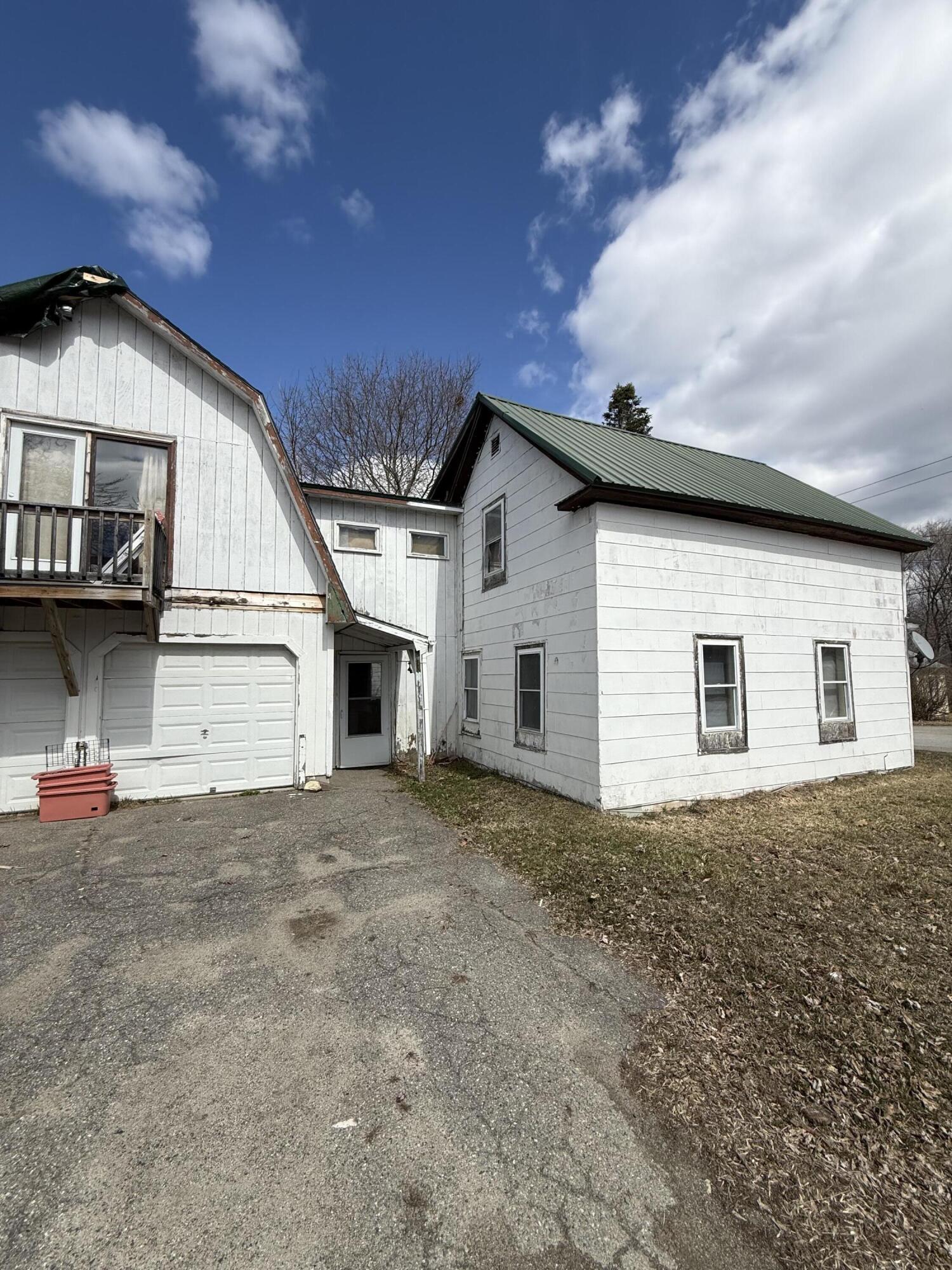 19 Perry Street Lincoln ME 04457