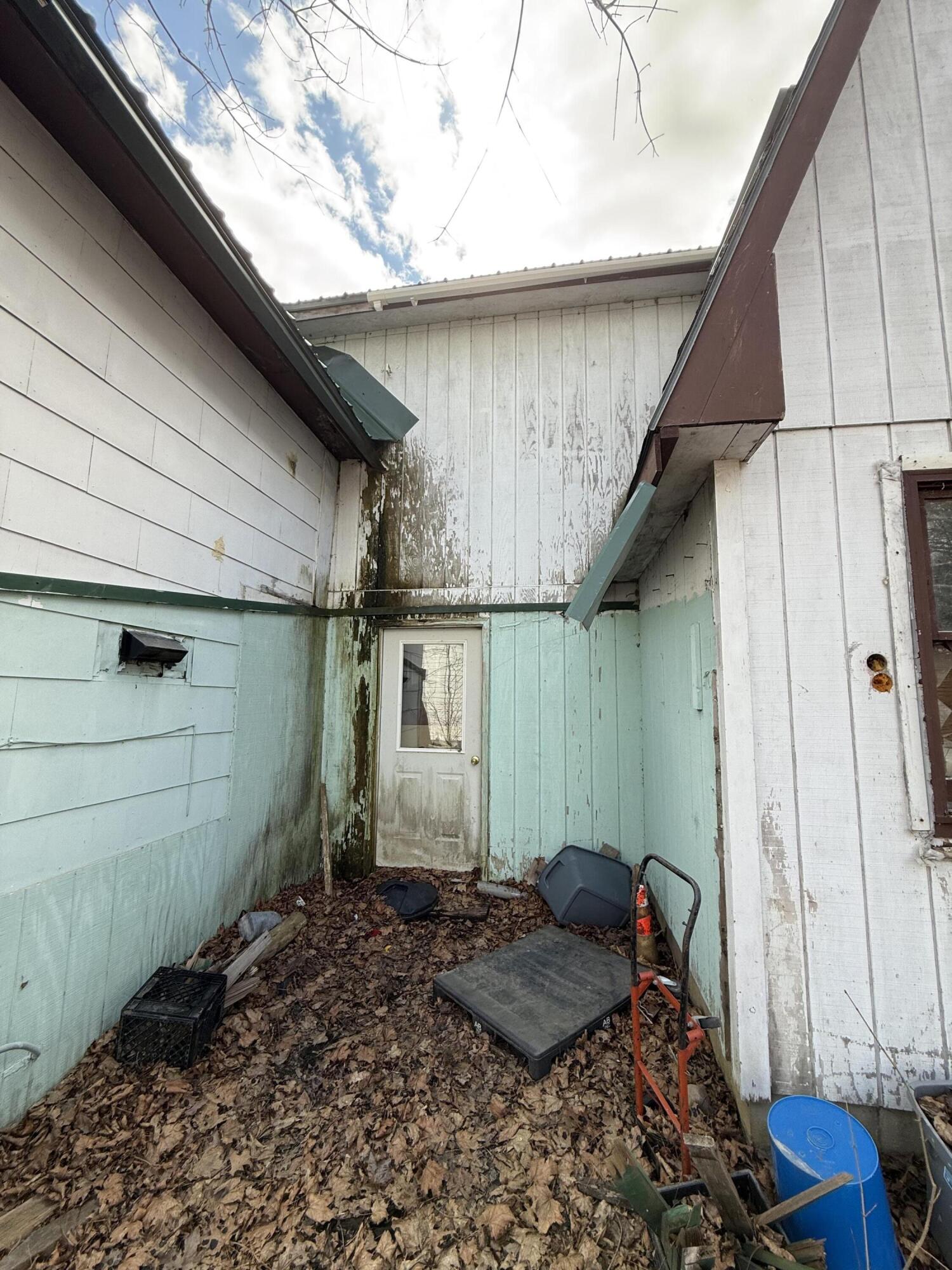 19 Perry Street Lincoln ME 04457