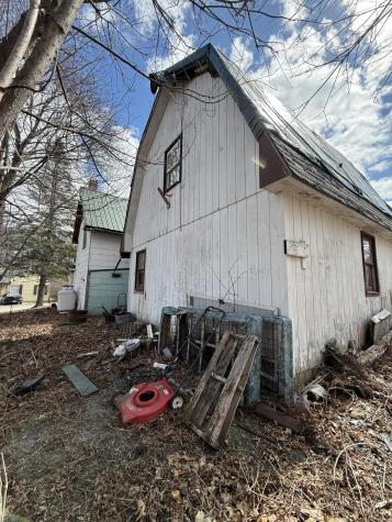 19 Perry Street Lincoln ME 04457