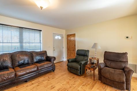 15 Lubear Way Auburn ME 04210
