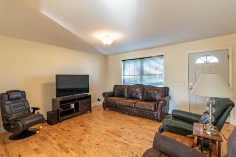15 Lubear Way Auburn ME 04210