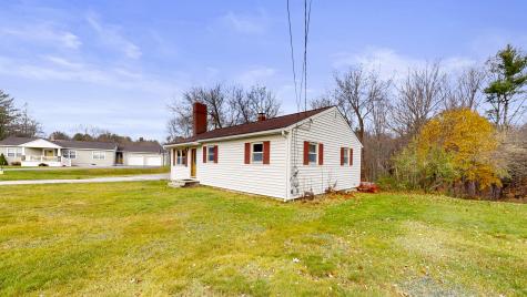 4 Carson Street Auburn ME 04210
