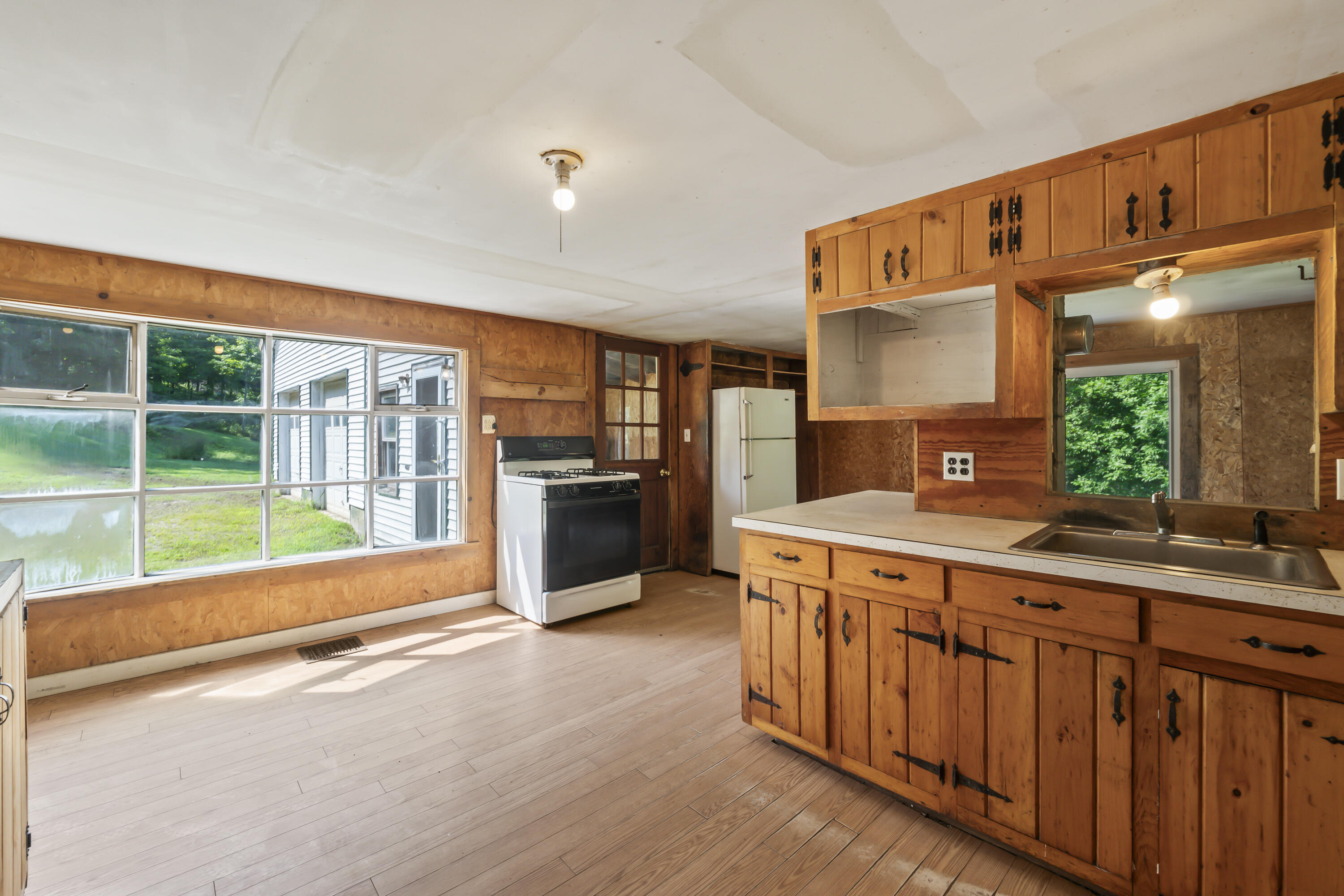 27 N Wayne Road Wayne ME 04284