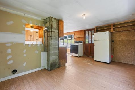 27 N Wayne Road Wayne ME 04284