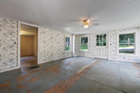 27 N Wayne Road Wayne ME 04284