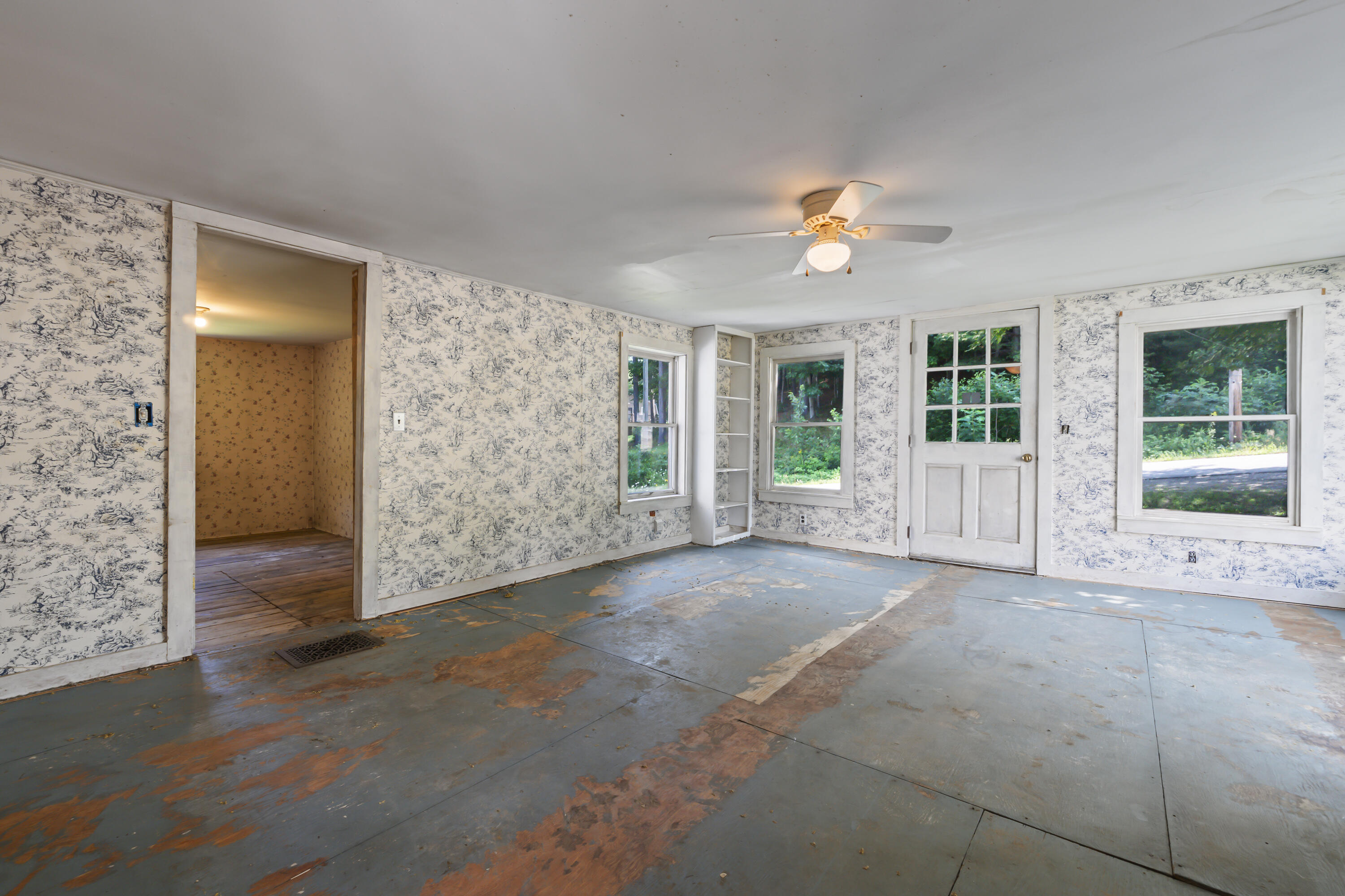 27 N Wayne Road Wayne ME 04284