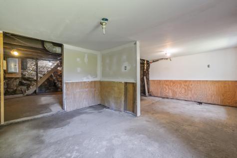 27 N Wayne Road Wayne ME 04284