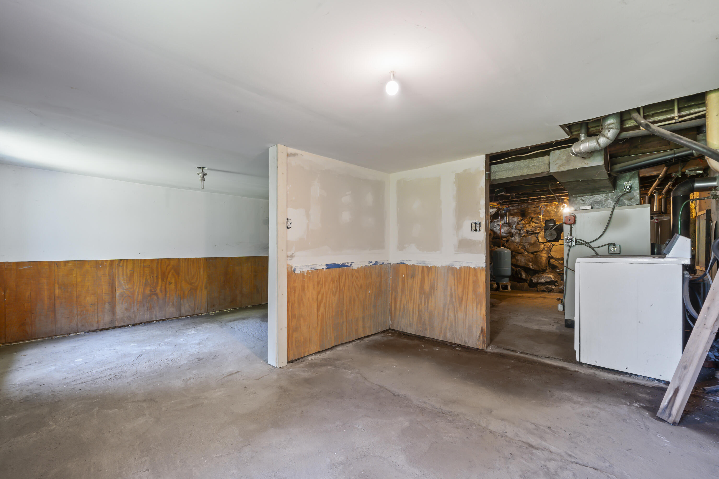 27 N Wayne Road Wayne ME 04284