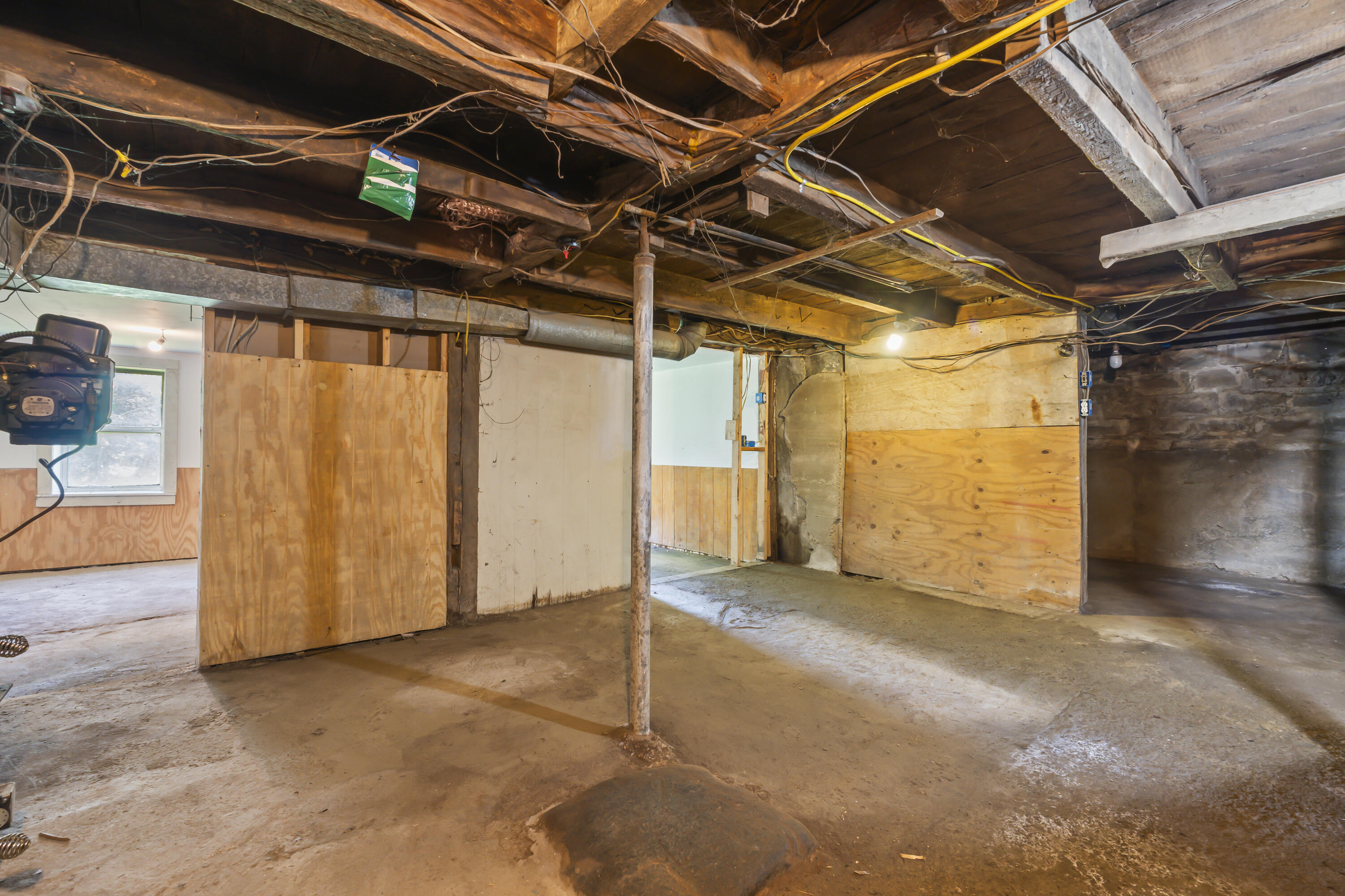 27 N Wayne Road Wayne ME 04284