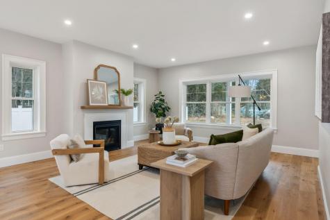 14 Lucy Lane Falmouth ME 04105