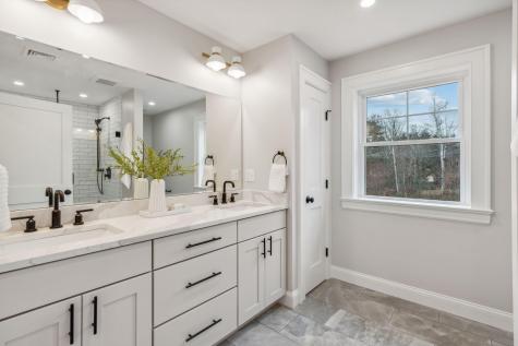 14 Lucy Lane Falmouth ME 04105