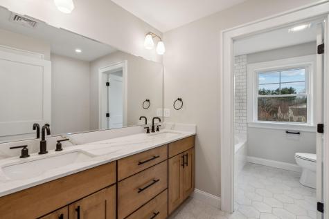 14 Lucy Lane Falmouth ME 04105