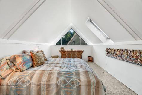 31 Daybreak Lane Surry ME 04684