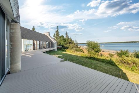 31 Daybreak Lane Surry ME 04684