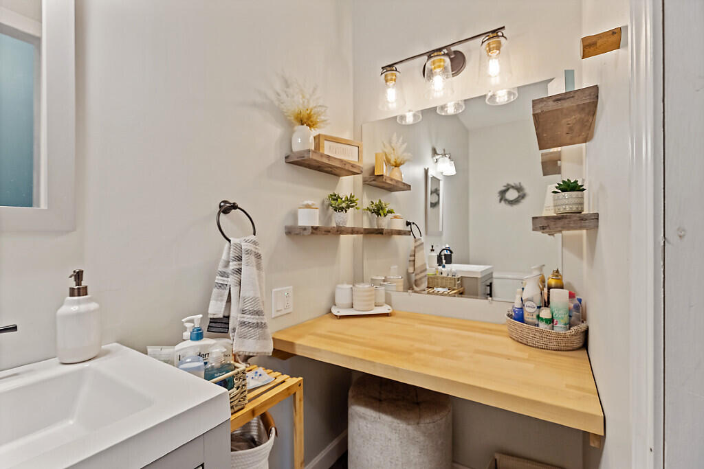 343 Lakeview Drive China ME 04358