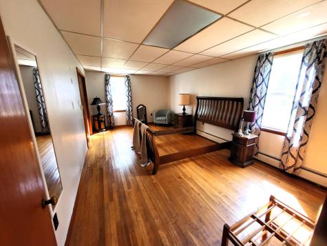 5 E Oxford Road Paris ME 04281