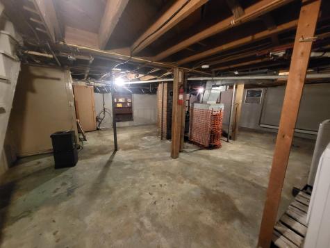 5 E Oxford Road Paris ME 04281