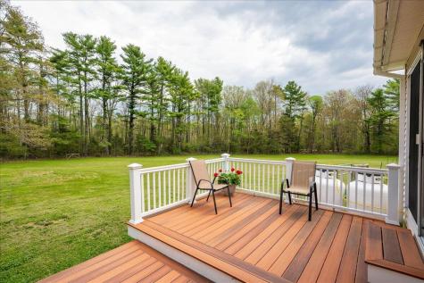 11 Simon Road Waldoboro ME 04572