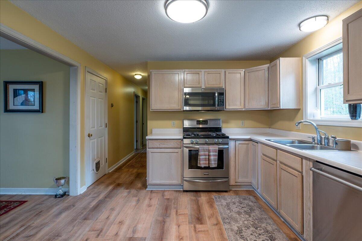 11 Simon Road Waldoboro ME 04572
