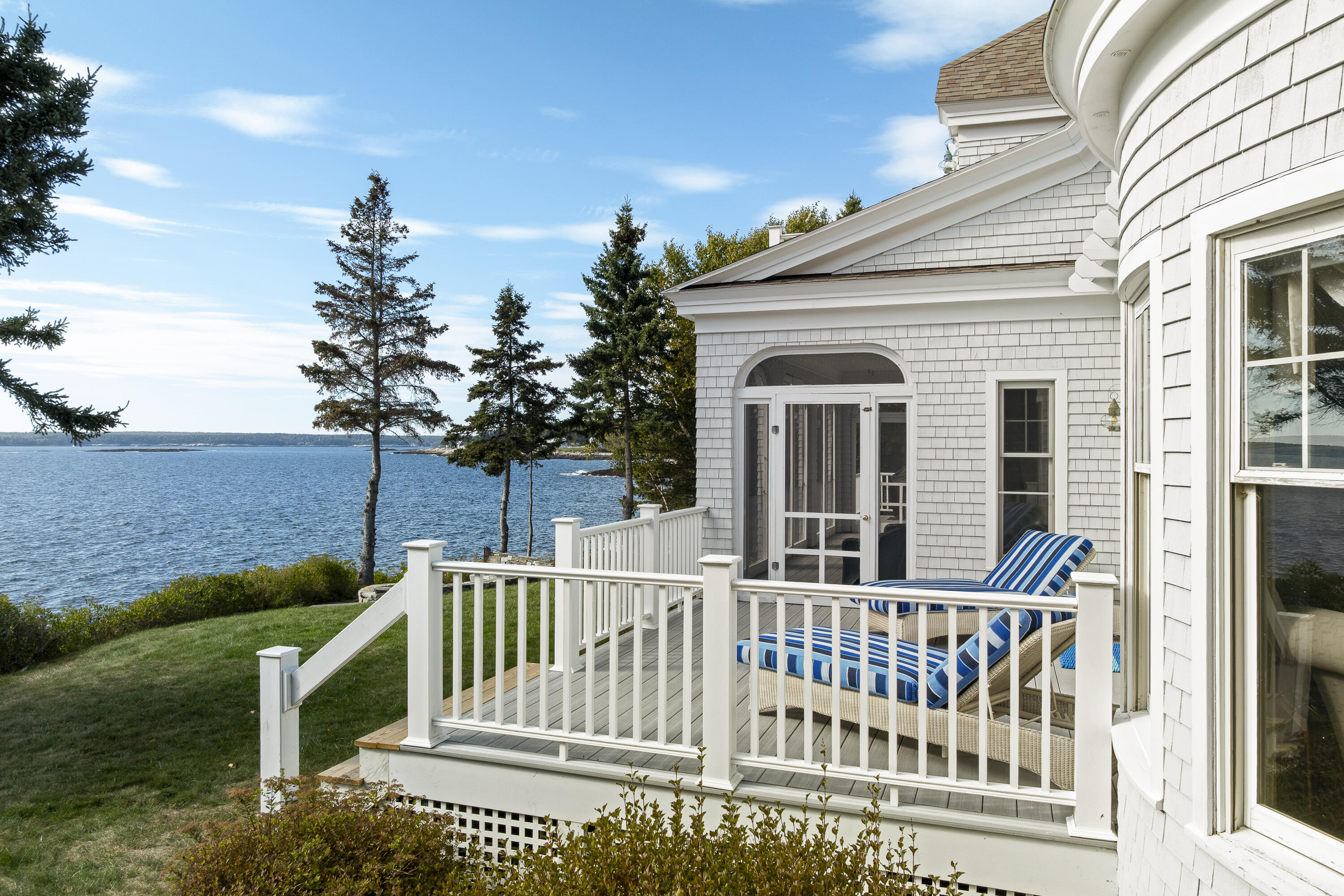 26 Miradon Lane Southport ME 04576