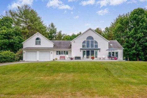 10 Beach Road Raymond ME 04071