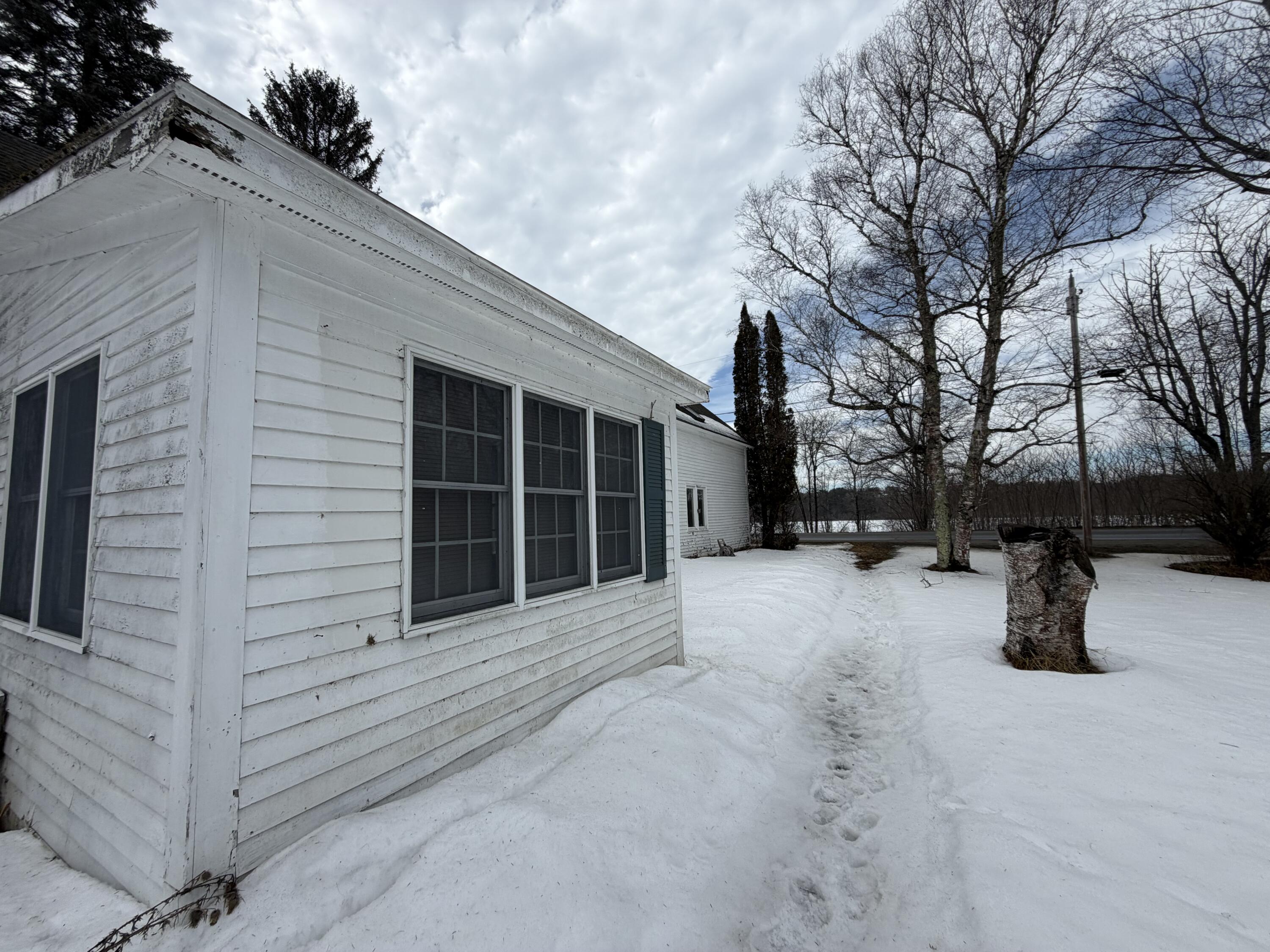 1779 River Road Clinton ME 04927