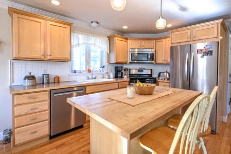 28 East Wind Drive Buxton ME 04093