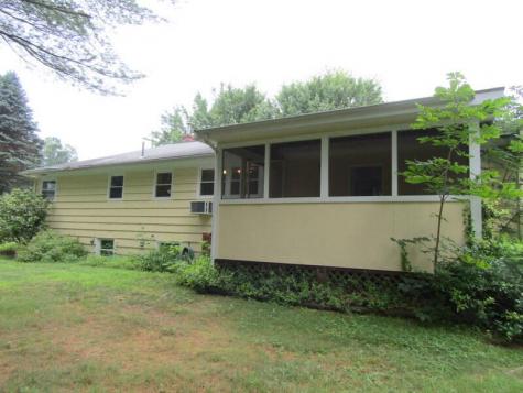 43 Mcarthur Avenue Lewiston ME 04240