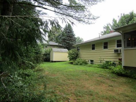 43 Mcarthur Avenue Lewiston ME 04240