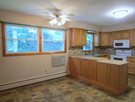43 Mcarthur Avenue Lewiston ME 04240