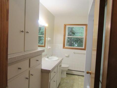43 Mcarthur Avenue Lewiston ME 04240