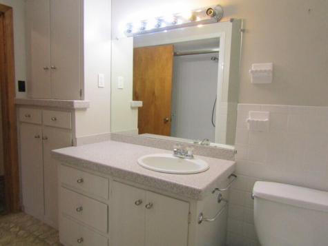 43 Mcarthur Avenue Lewiston ME 04240