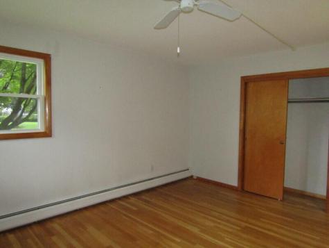 43 Mcarthur Avenue Lewiston ME 04240