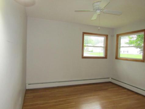 43 Mcarthur Avenue Lewiston ME 04240