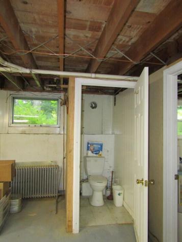 43 Mcarthur Avenue Lewiston ME 04240