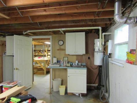 43 Mcarthur Avenue Lewiston ME 04240