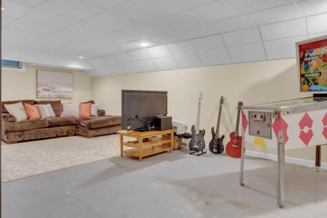 162 Oakwood Drive Yarmouth ME 04096